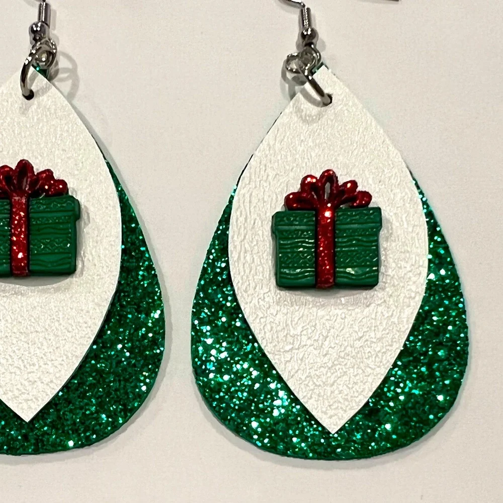 Christmas Present 🎁 glitter earrings - Picture 2 of 6